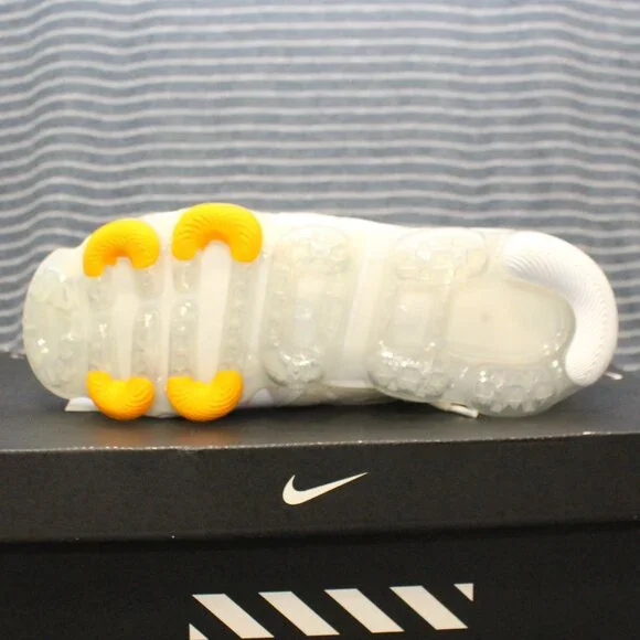 Nike Air VaporMax D/MS/X in Summit White - Picture 13 of 15